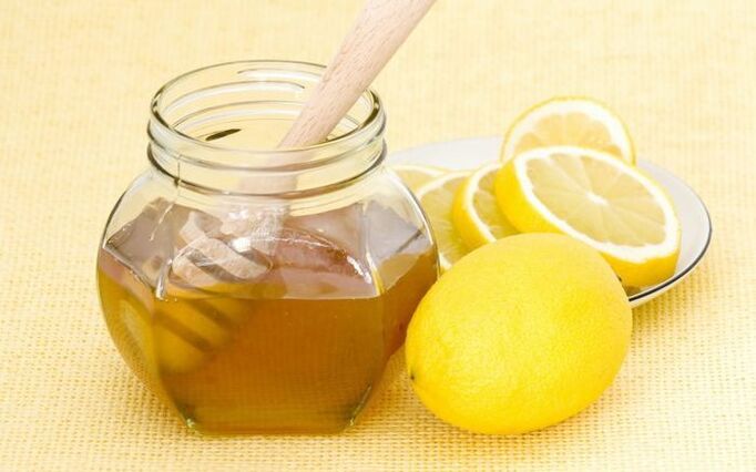 Honig und Zitrone für eine regenerierende Maske